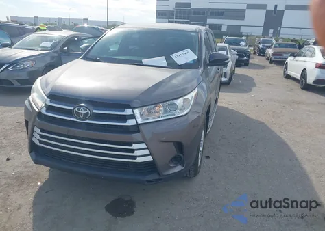 2019 Toyota Highlander Le z USA, uszkodzony, nr VIN 5TDZZRFH0KS290576